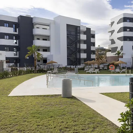 Elegant Luxury With Terrace In Higueron Apartment