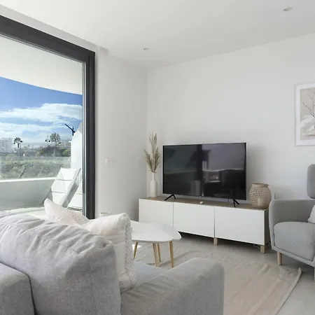 Apartment Elegant Luxury With Terrace In Higueron Fuengirola
